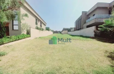 Terreno em excelente localização em  condomínio, terreno com 443,64m², terreno de ilha , ótima topografia.