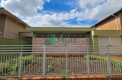 Casa Térrea em excelente localização no Bairro Boulevard com terreno de 460m² e 232,27m² de área construída. - CA0450