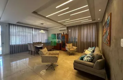 Casa em excelente localização no Bairro Cidade Universitária com terreno de 480m² e 264m² de área construída. - CA1829