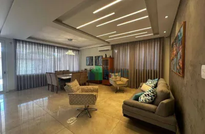 Casa em excelente localização no bairro cidade universitária com terreno de 480m² e 264m² de área construída.