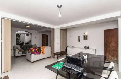 Sobrado Residencial e Comercial com 150 metros 4 quartos 01 suíte 3 vagas