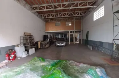 Galpão Vila Mariana com Renda para investidor 300 metros  520 área 05 vagas