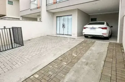 Sobrado geminado com suíte master e acabamentos de qualidade no bairro três rios do sul, jaraguá do sul