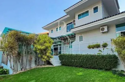 Conforto e elegância: casa espaçosa com 3 suítes + 1 quarto no bairro amizade, jaraguá do sul