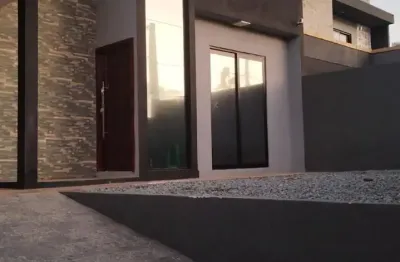 Linda casa com piscina e área de lazer em ótima localização no morro do meio