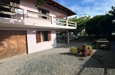Lindo sobrado aconchegante e bem localizado na praia do ervino