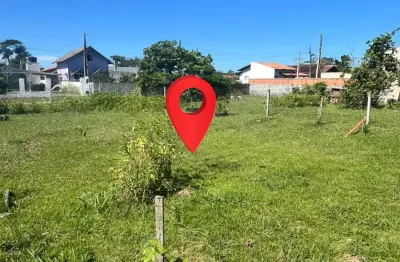 Amplo terreno em loteamento bem localizado na praia do ervino