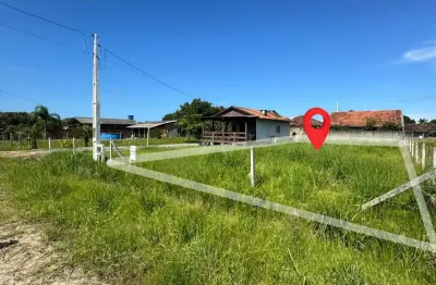 Amplo terreno em loteamento bem localizado na praia do ervino