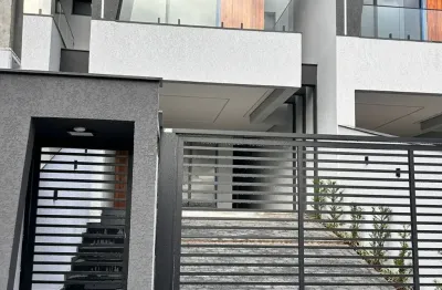 Moderno e lindo geminado de alto padrão bem localizado no glória