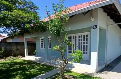Linda casa espaçosa e bem localizada no bairro joão costa