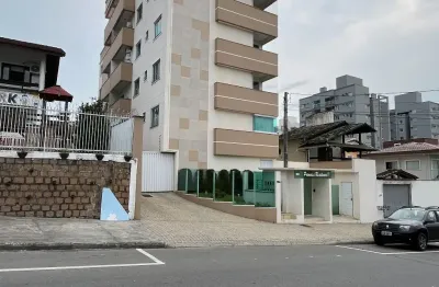 Apartamento semi mobiliado em excelente localização no floresta