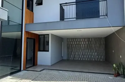 Geminado de esquina dentro de condomínio fechado no bom retiro