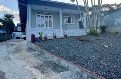 Linda casa bem localizada em amplo terreno no bairro boa vista