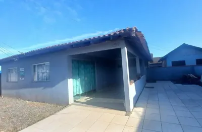 Casa bem localizada com duas kitnets no bairro panaraguamirim