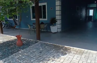 Linda casa com móveis sob medida no centro de bal. barra do sul