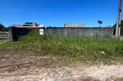 Amplo terreno em loteamento e bem localizado na praia de ubatuba