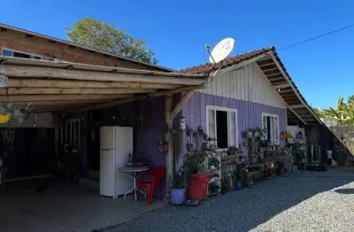 Casa com amplo terreno em excelente localização no petrópolis
