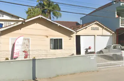 Ampla casa para moradia e/ou comércio no bairro guanabara!