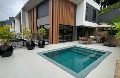 Linda casa triplex de alto padrão exclusiva no bairro américa