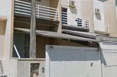 Charmoso geminado em ótima localização no bairro boehmerwald