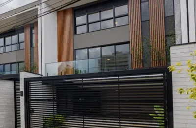 Moderna casa triplex de alto padrão e bem localizada no bairro américa