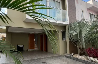 Linda casa triplex em excelente localização no bairro floresta