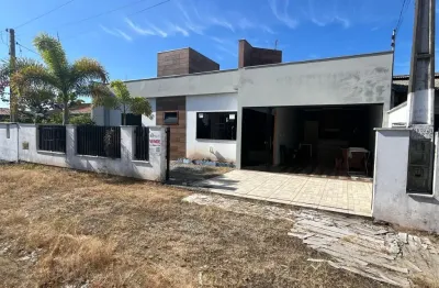 Casa de esquina com terreno em ótima localização no bairro majorca