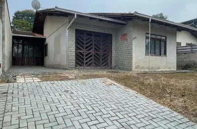 Linda casa com amplo terreno e bem localizada no bairro itaum