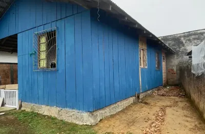 Aconchegante casa com amplo terreno localizado no bairro joão costa