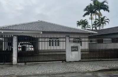 Linda casa pronta para morar e bem localizada no bairro itaum