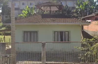 Linda casa ampla e bem localizada no bairro itinga em joinville