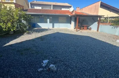 Linda casa em amplo terreno bem pertinho da praia em ubatuba