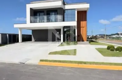 Casa de alto padrão em condomínio fechado no bairro santa regina