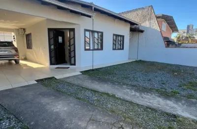 Aconchegante casa averbada em ótima localização no guanabara