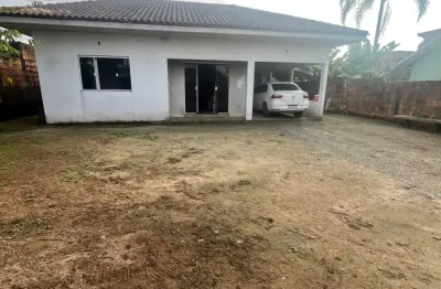 Casa com amplo terreno em excelente localização no bairro fátima