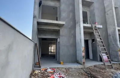 Geminado em construção e bem localizado no bairro vila nova