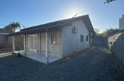 Maravilhosa casa em amplo terreno no bairro paranaguamirim