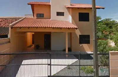 Lindo sobrado averbado na beira da praia no bairro enseada!