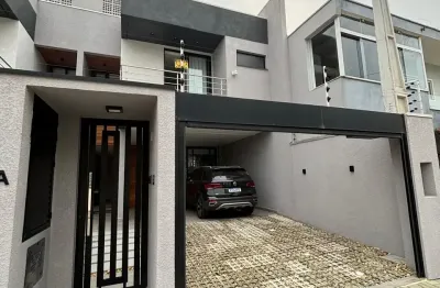 Belíssima casa de alto padrão próximo a praia em navegantes