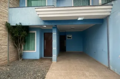 Lindo sobrado pronto para morar em excelente localização no aventureiro