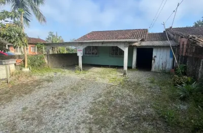 Charmosa casa na praia em ótima localização em rocio grande