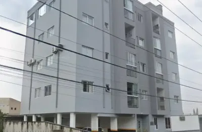 Linda cobertura com hidromassagem em excelente localização no guanabara