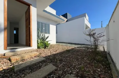Linda casa pronta para morar próximo a praia em balneário piçarras