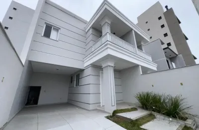 Sobrado de alto padrão pronto para morar e bem próximo à praia em itajubá