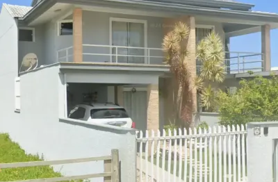 Lindo e exclusivo sobrado mobiliado em excelente localização no centro de piçarras