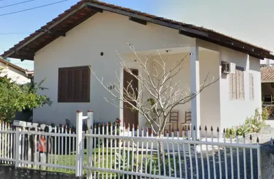 Linda e aconchegante casa com piscina no bairro santo antônio em bal. piçarras