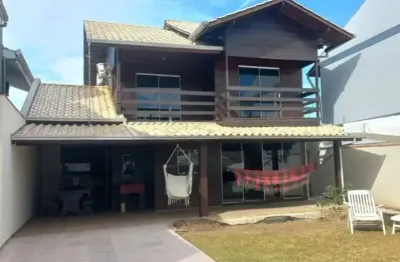 Lindo sobrado localizado próximo no mar no bairro praia grande