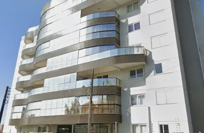 Linda cobertura duplex de alto padrão localizada de frente pro mar no centro de penha