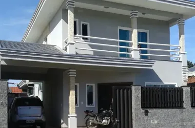 Lindo sobrado com piscina e pronto para morar localizado no centro de penha