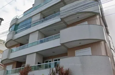 Linda cobertura com jacuzzi pronto para morar e perto da praia de bombas